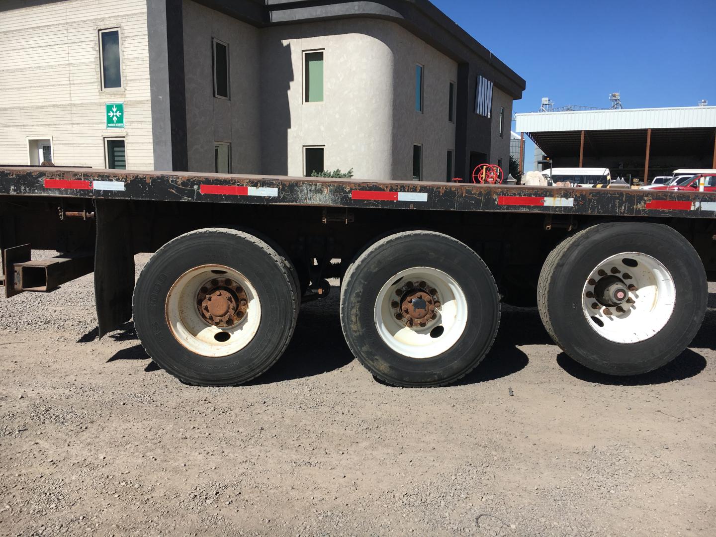 ./imagenes/INVOICE/2019/16650/CAMION CON PLATAFORMA INTERNATIONAL 8600 SBA 6X4 (2).JPG